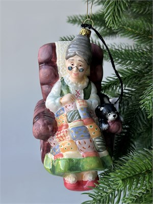 Бабушка в кресле 4851K00