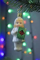 Девочка с ёлочными шариками 2723